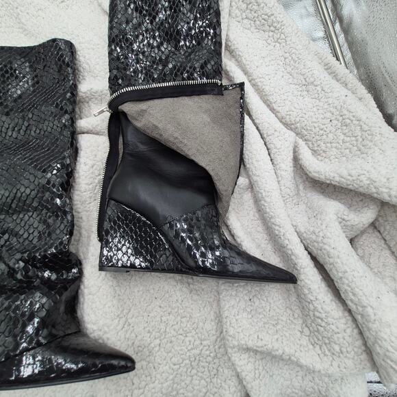 NEW Steve Madden Paley snake embossed boot in black Womens size 8M - Picture 3 of 7